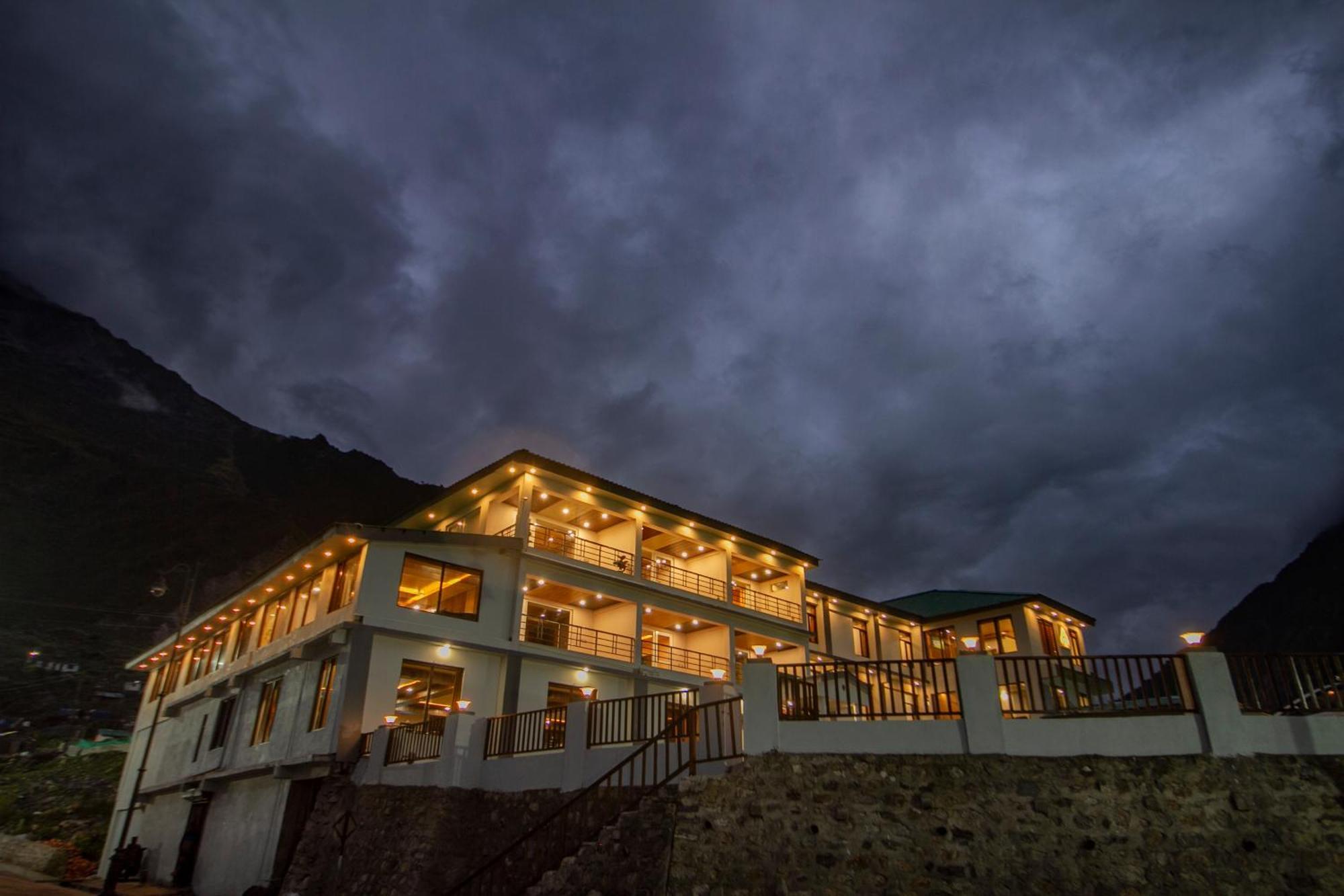 Amritara The Avadh Hotel Badrinath Ngoại thất bức ảnh